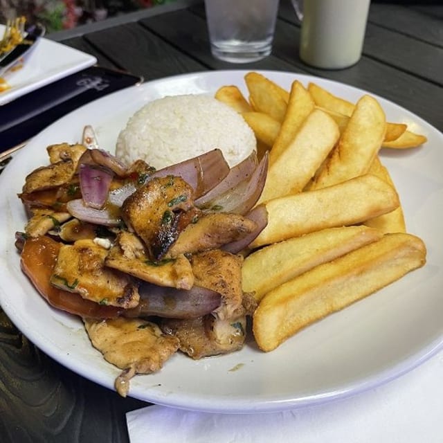 Pollo Saltado.