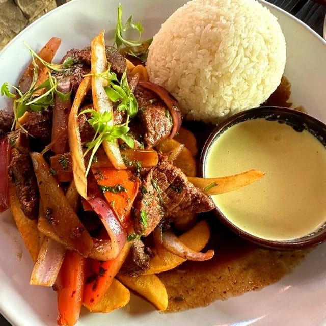 Lomo Saltado.